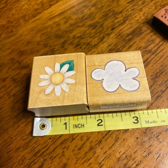 Creative beginnings wooden stamp. Cloud and Daisy. - Picture 3 of 5